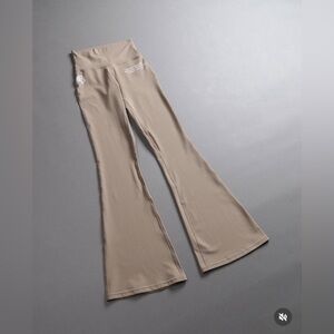 Darc Sport Medium Taupe/Tan/Khaki Flare Workout Leggings Wolves